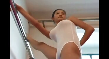 phim sex game nhật bản Người đàn ông thức dậy cô gái với phim swxx quan hệ tình dục qua đường hậu môn.